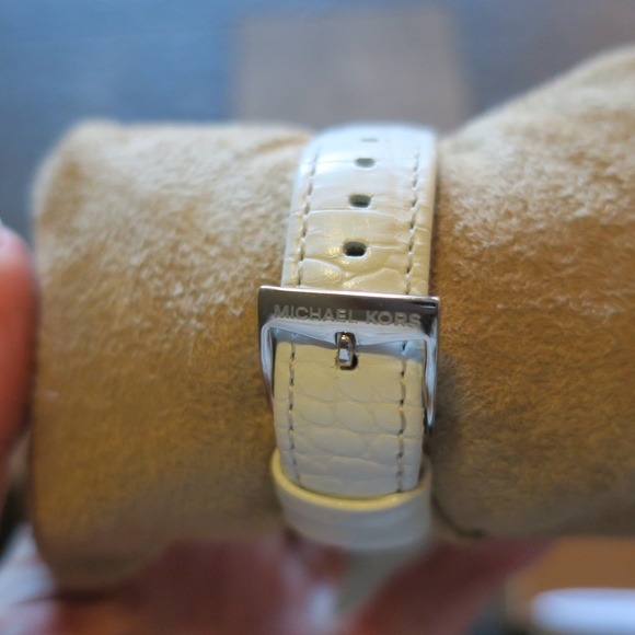 Michael Kors Chronograph Watch - Picture 9 of 9